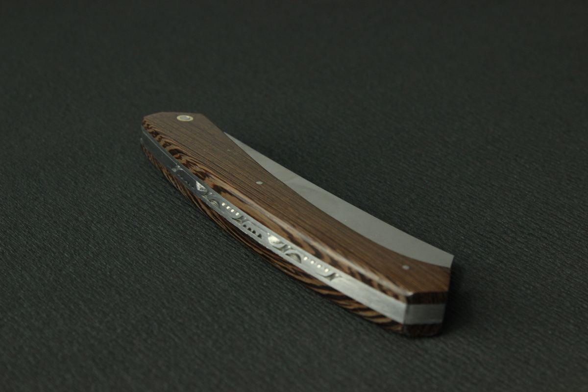 Couteau Fuji, manche en wengé, lame 12C27